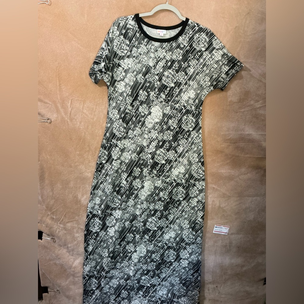 LuLaRoe Black and‎ White Midi Dress